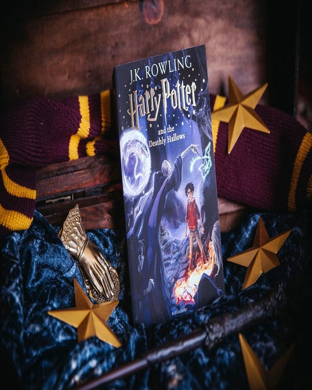 Harry Potter And The Deathly Hallows - 7 by J K Rowling [Paperback] - versoz.com