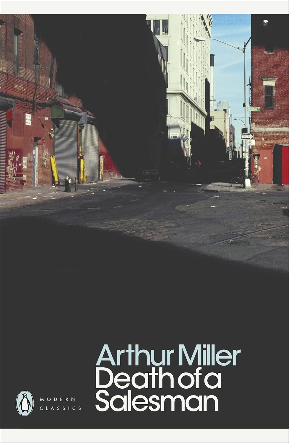 Death Of A Salesman (Penguin Modern Classics) by Arthur Miller [Paperback] - versoz.com