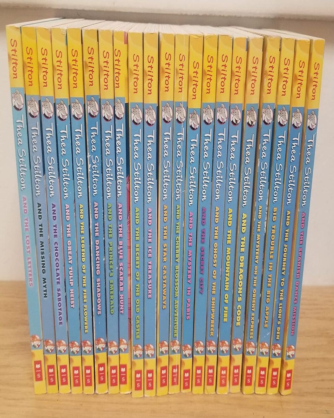 THEA STILTON BOX SET (Set of 20 Books) by Geronimo Stilton [Paperback]
